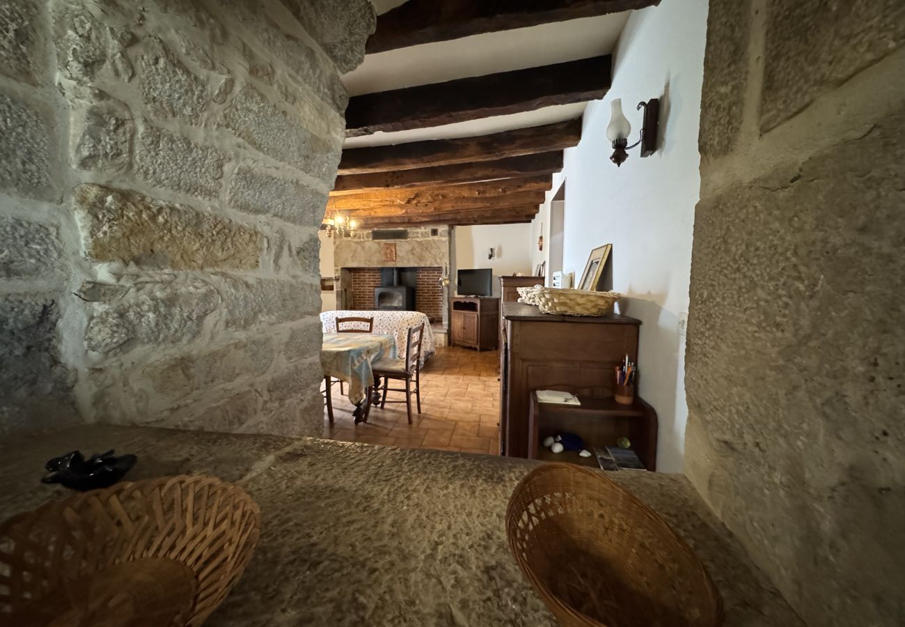 Maison à Miers - Gîte de charme en pierre , grand jardin, proche Ro