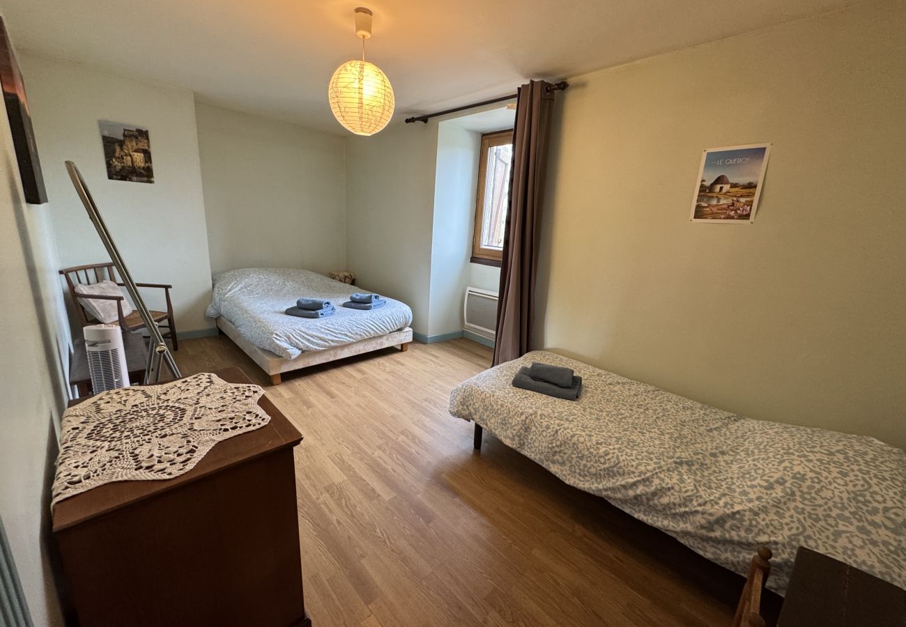 Maison à Miers - Gîte de charme en pierre , grand jardin, proche Ro