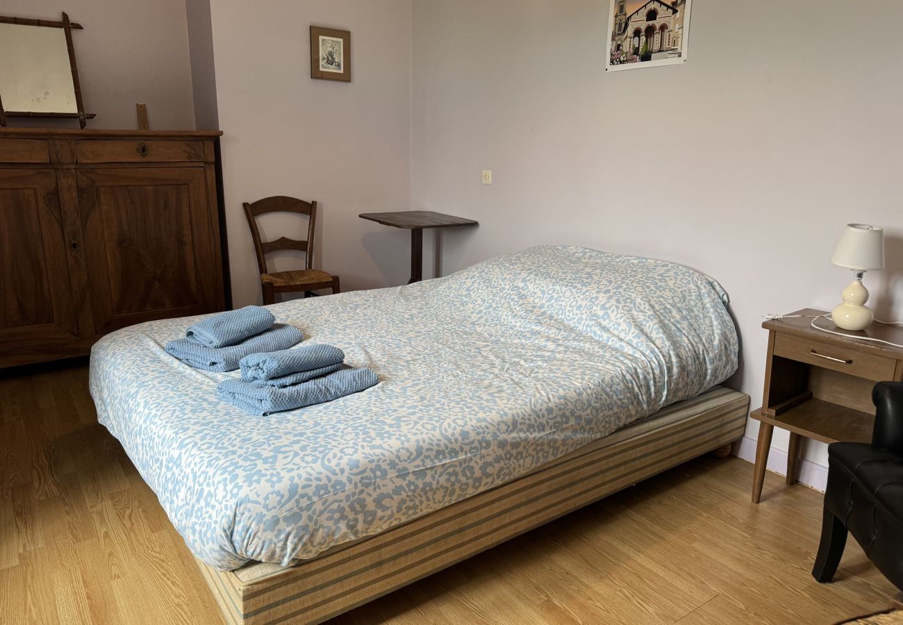 Maison à Miers - Gîte de charme en pierre , grand jardin, proche Ro