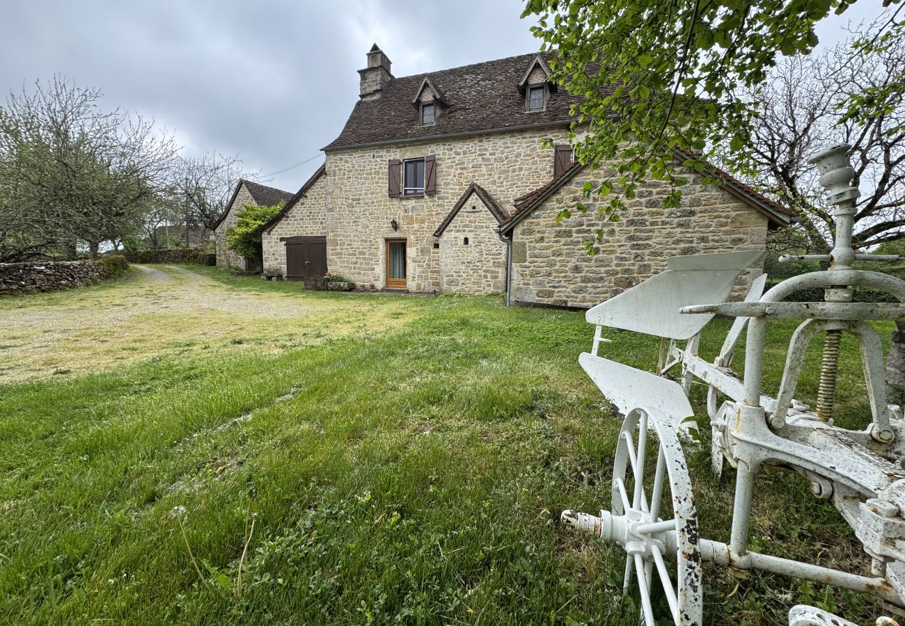 Maison à Miers - Gîte de charme en pierre , grand jardin, proche Ro