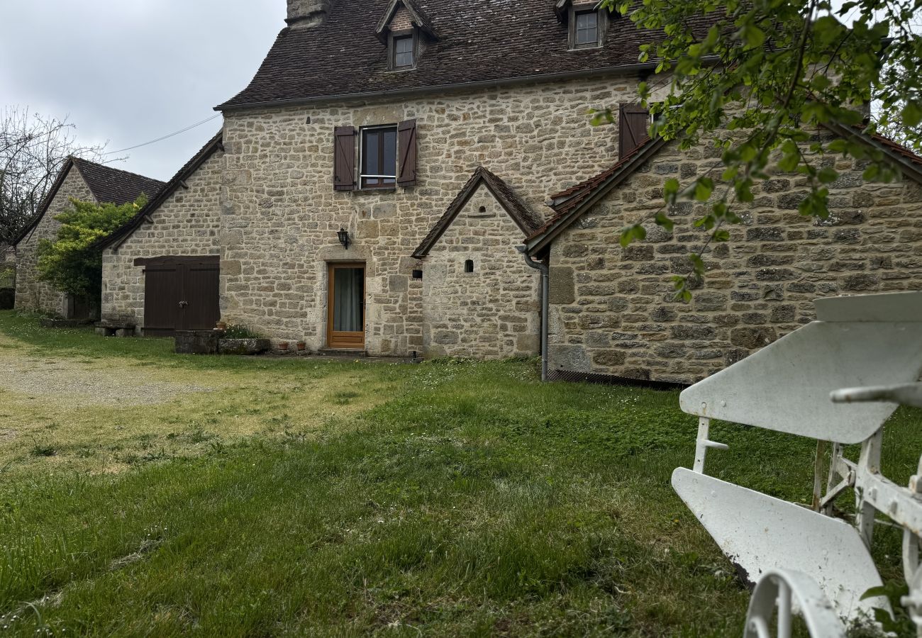 Maison à Miers - Gîte de charme en pierre , grand jardin, proche Ro