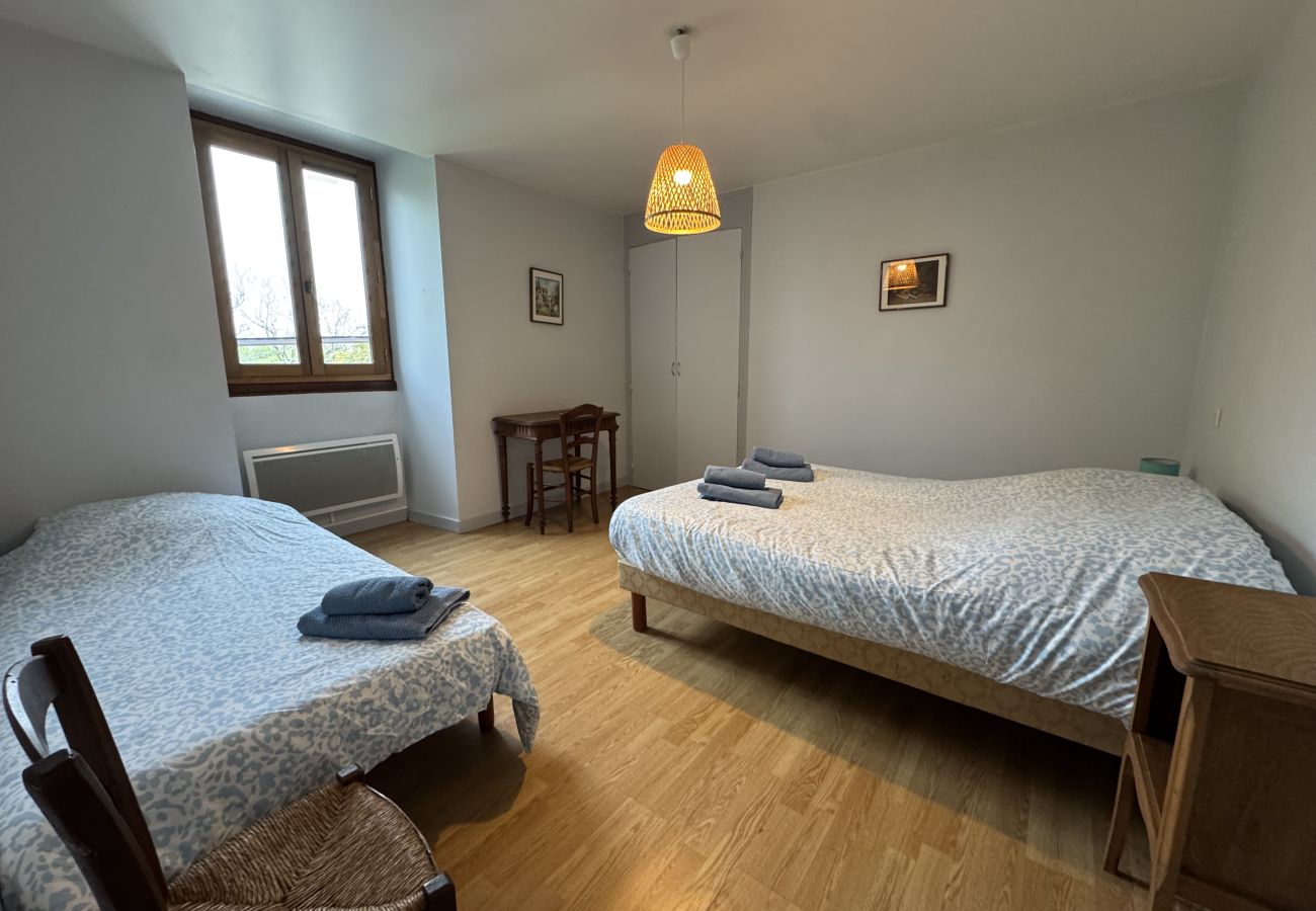 Maison à Miers - Gîte de charme en pierre , grand jardin, proche Ro