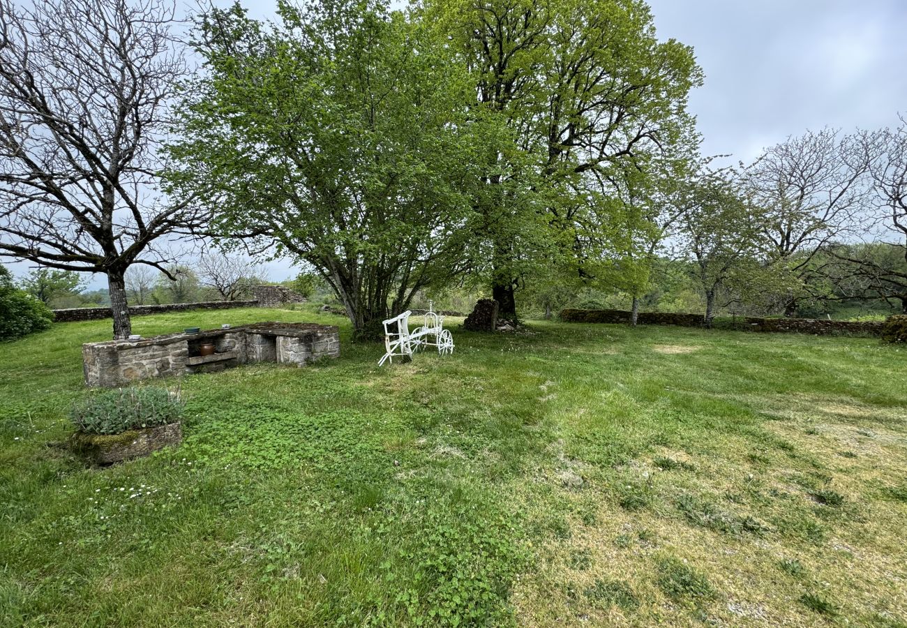 Maison à Miers - Gîte de charme en pierre , grand jardin, proche Ro